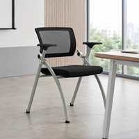 Chaise de visiteur entièrement pliable avec dossier en maille dynamique, roulettes dissimulées et accoudoirs mobiles pour salle de conférence, séminaire, réunion