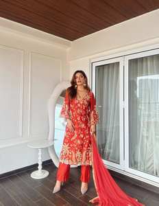 Beau haut et bas soyeux pour la fête Zari & Sequins Broderie Travail - Product Image 4