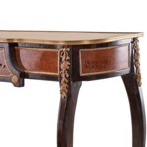 Mesa Consola Francesa Clásica de Madera Artesanal con Estante Inferior y Detalles Ornamentales de Latón, Diseño de Muebles de Lujo - Product Image 5