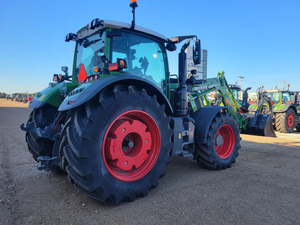 FENDTT 720 Vario Tracteur à pied d'occasion 2024 ans 4x4 Machines agricoles à vendre - Product Image 4