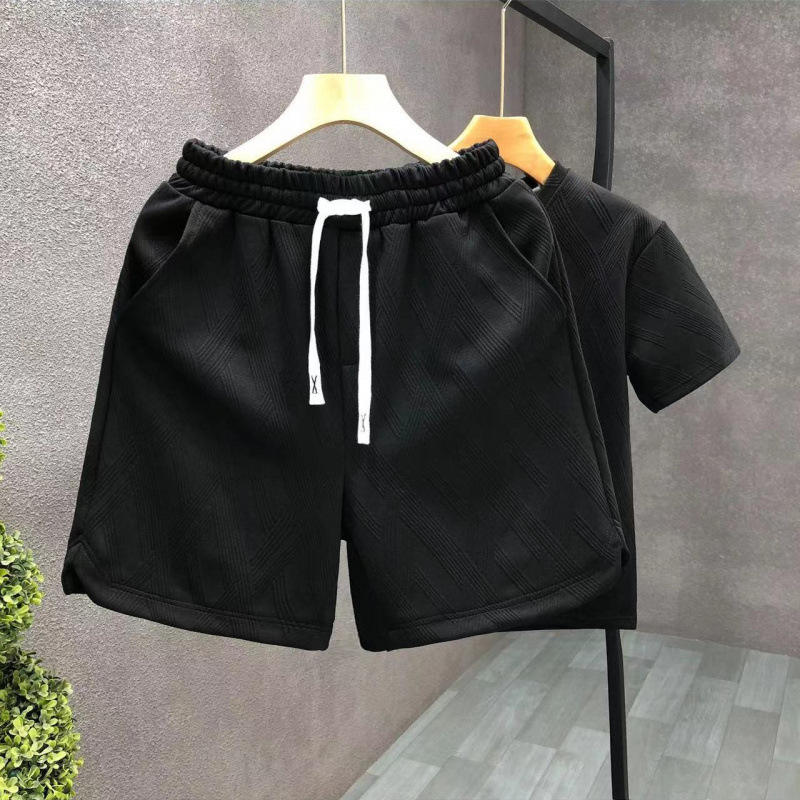 เสื้อสีดำ + กางเกง