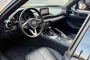Mazda MX-5 Miata RF Grand Touring 2018 d'occasion en excellent état - Product Image 1