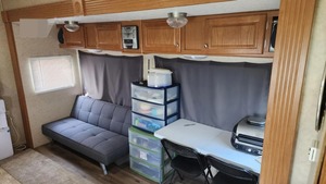 NEATLY USED RV D-U-T-C-H-M-E-N V-I-C-T-O-R-Y LANE 2005 MODEL HIGH PERFORMANCE 36ft Long 2000KG Payload Dark for Sale - Product Image 2