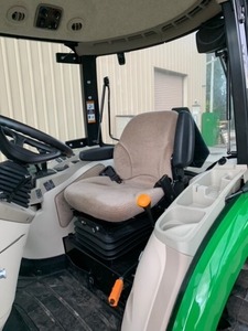 Tractor John Deere 4066R con Cabina, Cargador y Retroexcavadora, Tractor 4x4 en Excelentes Condiciones para Agricultura, Precios de Mayoreo con Descuento - Product Image 3