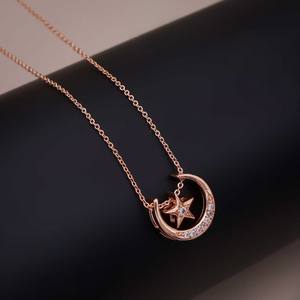 สร้อยคอจี้พระจันทร์และดวงดาวโลหะผสมคุณภาพสูง ประดับด้วยเพชรคิวบิกเซอร์โคเนีย (AD) ชุบทอง เหมาะสำหรับสวมใส่ทุกวัน - Product Image 2