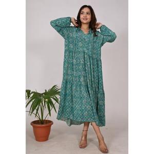 ชุดเดรสผ้าไหมเครปสไตล์โบโฮแฮนด์เมดสไตล์อินเดียสำหรับผู้หญิงชุดปาร์ตี้หรูหราพร้อมดีไซน์รอบเอวธรรมชาติดูนุ่มและน้ำหนักเบา - Product Image 4