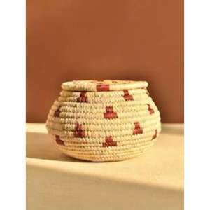 Panier en rotin naturel rustique avec tissage artisanal pour une organisation charmante du salon et de la chambre à coucher - Product Image 6