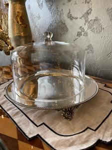 Cloche en verre de style européen classique avec base en miroir argenté, idéale pour la présentation de gâteaux, le style d'événements et l'accueil de luxe en provenance d'Inde - Product Image 5