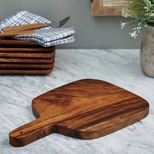 Planche à découper en bois de manguier fini naturel de la meilleure qualité avec poignée en métal pour la maison et les restaurants - Product Image 6