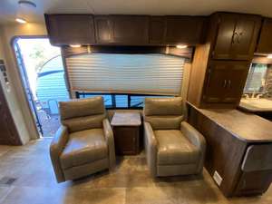Autocaravana usada G-u-l-f S-t-r-e-a-m RV F-r-i-e-n-d-s-h-i-p 295SBW del 2018 lista para la venta - Product Image 6