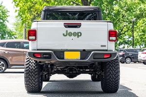 Véhicule Utilitaire Tout-Terrain 4x4 Berline de Taille Moyenne d'Occasion 2024/2025, Cabine Double, Moteur Turbo, Transmission Automatique, Sièges en Cuir, Premium - Product Image 5