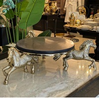 Plateau Rectangle en marbre noir avec base de support de Statue de cheval en aluminium pour plateau de table pièce maîtresse Cupcake plateau de service à vendre