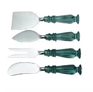 Ensemble de serveurs à fromage en acier inoxydable massif avec poignée en laiton antique, prise en main confortable - Product Image 6