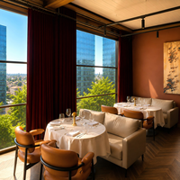 Mobilier commercial de luxe en cuir : Fauteuil confortable, chaise de salle à manger rembourrée, ensemble table ronde, banquette de restaurant pour hôtel