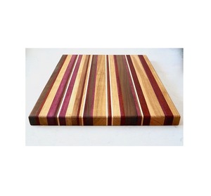 Tabla de cortar de madera ecológica, hecha de materiales sostenibles, ideal para cocinar conscientemente y preparar comidas saludables - Product Image 6