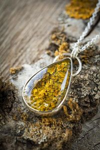 2024สินค้ามาใหม่สร้อยคอแบบใสแนวสตรีทบอยสร้อยแบบไม่สิ้นสุดสไตล์ฮิปฮอปพังค์สำหรับผู้ชายเครื่องประดับที่ทำจากเรซิ่น - Product Image 3