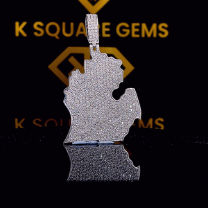 Colgante Hip Hop Personalizado para Niños con Mapa del Estado, con Moissanita VVS Engastada en Pavé, Plata de Ley 925 - Product Image 4