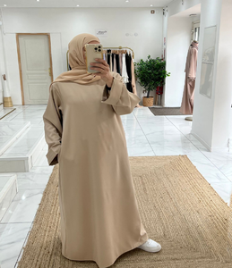 Abaya de seda azul verdoso brillante estilo oración con una silueta fluida. Disponible a precios de mayoreo. - Product Image 5