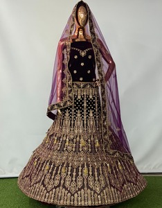 Heavy Bridal Velvet Lehenga Set con Latkan Concept Jarkan Work Double Dupatta Perfecto para pedidos al por mayor a granel - Product Image 3