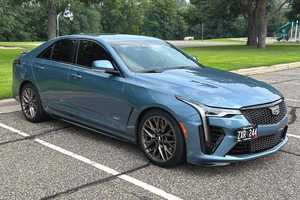 2023 CLEAN C a d i l l a c CT4 Boîte de vitesses automatique Sièges en cuir intérieur foncé R18 Pneus AWD Drive Arrière ACC Manuel - Product Image 3