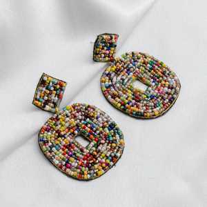 Pendientes de cuentas bohemias con flecos en cascada Andy de diseño turquesa, regalo de joyería único - Product Image 1