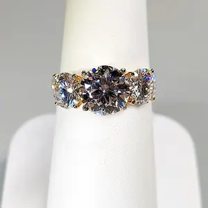 Anillo de Compromiso de Tres Piedras con Diamante Cultivado en Laboratorio de 4.73 TCW, Certificado por IGI, Oro Amarillo Sólido de 14K, Estilo Vintage - Product Image 6