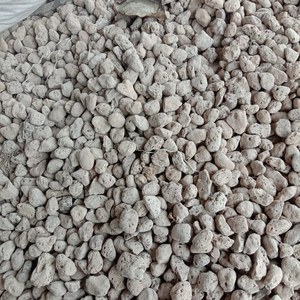 Indonesia Volcano Stone: Exquise pierre ponce d'origine indonésienne pour le loundry jeans et la culture agricole - Product Image 1