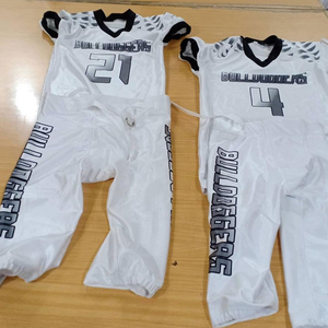 Uniforme de fútbol americano de diseño personalizado de nueva llegada de alta calidad OEM integrado 100% poliéster impreso nombre de jugador corto equipo - Product Image 2