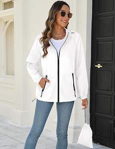 Veste coupe-vent légère et imperméable à capuche pour femme - Product Image 6