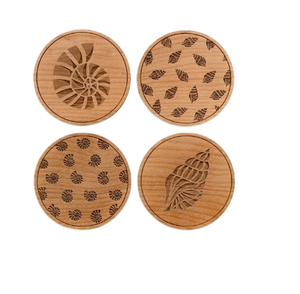 Juego de Cuatro Posavasos de Madera para Bebidas, Café, Té, Estilo Clásico, Nogal, Hechos a Medida - Product Image 1