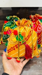 Bandhej imprimé Potli sacs à la mode dame Style pendaison de crémaillère retour mariage Ganpati Diwali cadeaux fait à la main cadeau de mariage indien - Product Image 2