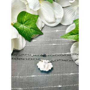 Collar con Bisel de Plata de Ley y Búfalo Blanco de Bennie Ramone - Product Image 2