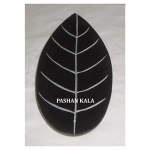 Support de bâton d'encens en stéatite naturelle de conception unique en forme de feuille avec article de finition fin pour la maison et le bureau à des fins décoratives - Product Image 1