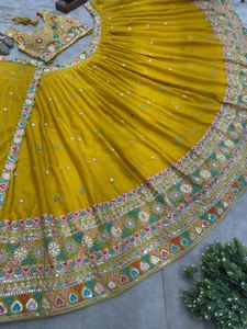 พิธีเจ้าสาว haldi สีเหลืองพิเศษออกแบบที่ไม่ซ้ำกัน lehnga choli ราคาขายส่งจากอินเดียส่งออก - Product Image 5