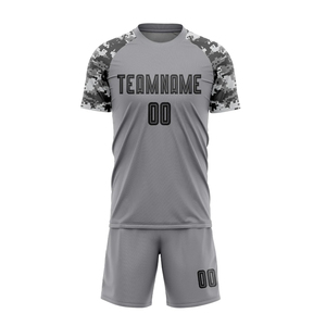 เสื้อฟุตบอลผู้ชายแบบเบาสำหรับฤดูร้อน ผลิตจากโพลีเอสเตอร์ 100% พิมพ์ลายแบบซับลิเมชั่นพร้อมโลโก้ตามสั่ง ปริมาณสั่งซื้อขั้นต่ำน้อย - Product Image 2