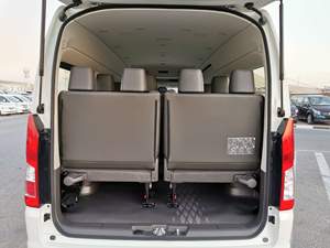 Hiace HR 2.8D AWD 2023, Autobús de 5 Plazas, Cuero Oscuro, Volante a la Izquierda/Derecha, SUV/Van Usada, Automática, Cámara Trasera 360, Techo Panorámico, Autobús Hiace STAFF - Product Image 3