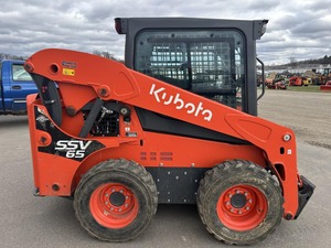 Chargeuse compacte Kubota SSV65 2024-Puissance compacte, levage vertical et performance à usage intensif - Product Image 5