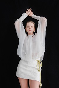 เสื้อเบลาส์และเสื้อเชิ้ตสำหรับผู้หญิงเสื้อเบลาส์คอวีสีขาวเสื้อเบลาส์กำหนดโลโก้ได้ตามต้องการ - Product Image 3