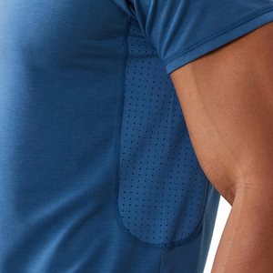 T-shirt de sport premium pour homme avec logo personnalisé, coupe performance, tissu respirant et extensible, idéal pour la gym, l'entraînement, la course et les activités sportives - Product Image 4