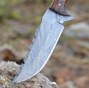 Cuchillo de Supervivencia para Caza al Aire Libre, Hecho a Mano, de Acero de Damasco de Alta Calidad, con Mango de Madera, Personalizado con Funda - Product Image 2