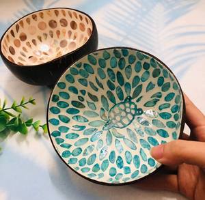 Tazón de Cáscara de Coco Hecho a Mano con Incrustaciones de Nácar, Tazón de Coco Natural Ecológico para Decoración del Hogar - Product Image 1