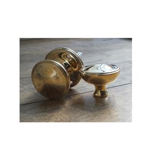 Perilla dorada de latón macizo para muebles de estilo moderno, pomos con un solo orificio para manija de armario, con uso hecho a mano, muestra gratis - Product Image 1