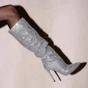 รองเท้าบูทผู้หญิงทรงหัวแหลมประดับเพชรระดับเข่า ส้นสูง สไตล์ตะวันตก ปิดซิป พร้อมพื้นรองเท้า PU สำหรับฤดูร้อนและฤดูหนาว - Product Image 1