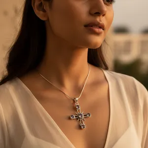 Pendentif en argent 925 avec croix en améthyste pour femmes, bijoux élégants en cristal de pierres précieuses avec des breloques en améthyste - Product Image 2