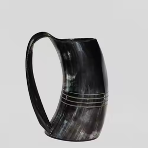 Tasse à corne traditionnelle fabriquée à la main à partir de matériaux naturels, parfaite pour boire de la bière ou de l'hydromel, idéale pour le Moyen Âge par Artisan Craft - Product Image 6