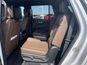 Chevrolet Tahoe High Country 4WD automatique 2023, neuf/occasion, avec sièges en cuir et toit ouvrant - Product Image 6