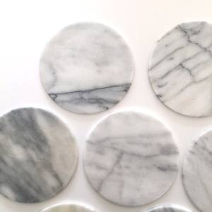 Sous-verres en bois de bambou gravés de style classique Tapis de boisson écologiques avec logo personnalisé pour le bureau et les événements - Product Image 6