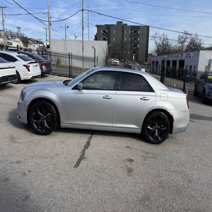 Chrysler 300 S V6 1 2022 Propre et Abordable - Product Image 2