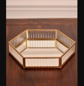 Plateau décoratif en forme de feuille en aluminium de haute qualité - Product Image 1