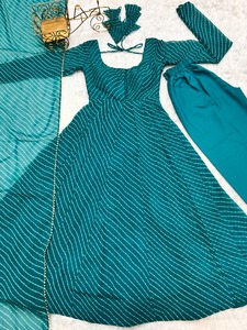 Vestidos indios tradicionales para mujeres Elegantes vestidos largos Kurtis y Anarkali para eventos étnicos y colección de moda modesta - Product Image 6